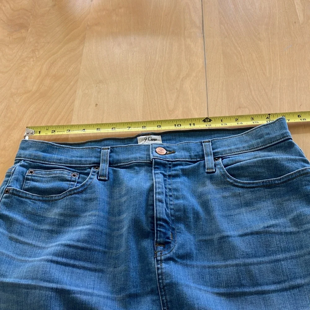 J Crew Frayed Blue Denim Pencil Knee Skirt‎ Size 32 great condition